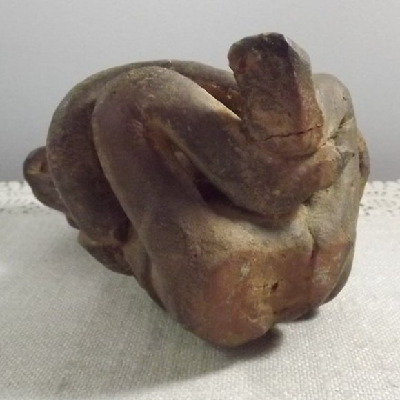 Vintage Seated Primitive Clay Figure with Maize - Picture 8 of 9